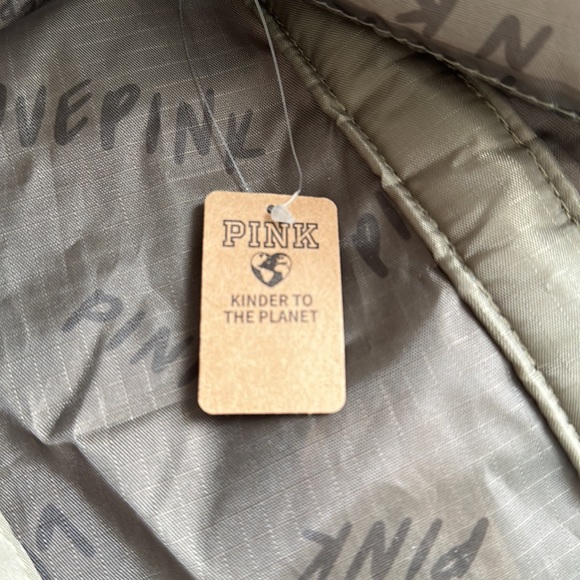 Pink travel tote bag with a matching pouch, brand new with a tag - Picture 11 of 12